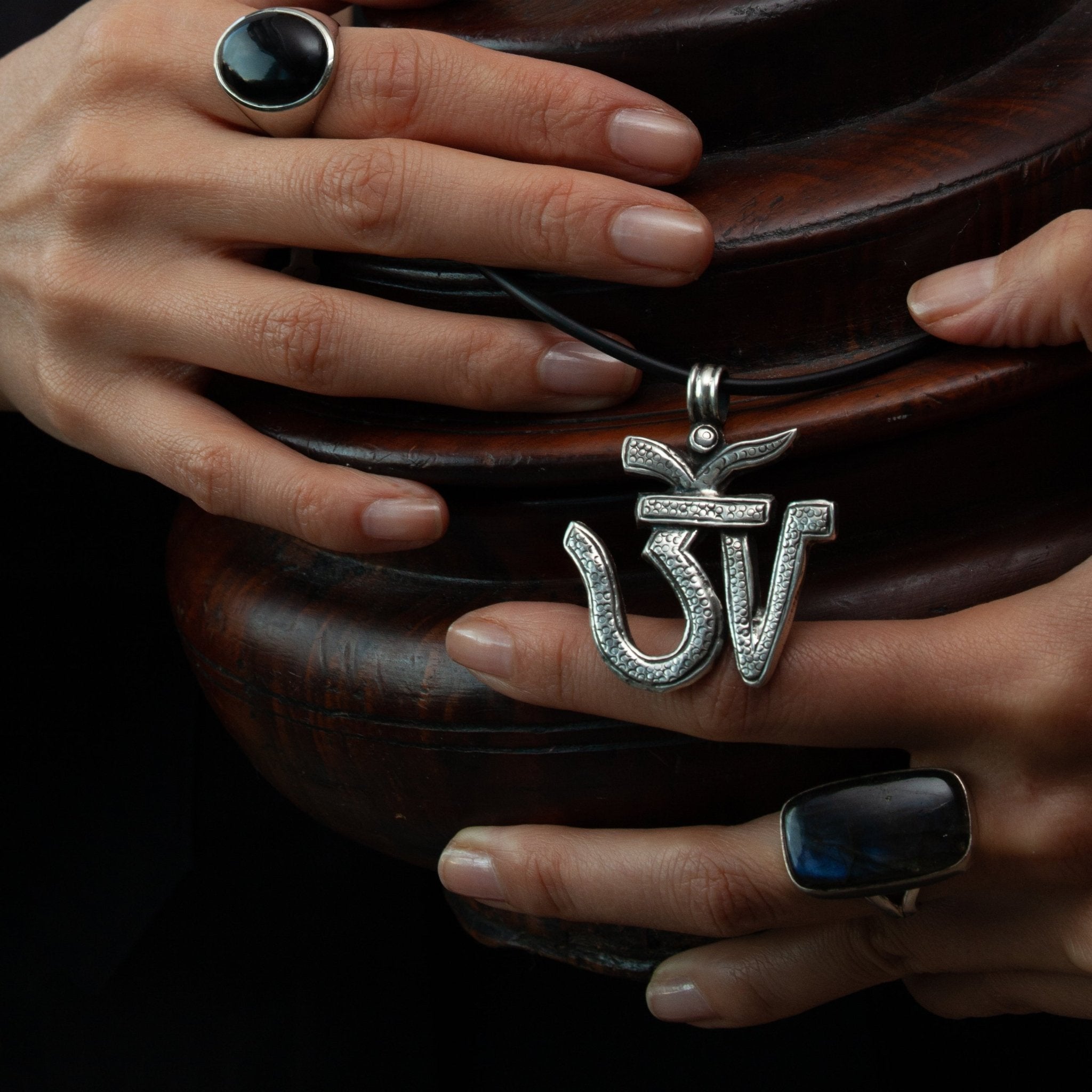 OM ॐ ཨོཾ - Atelier Tibet
