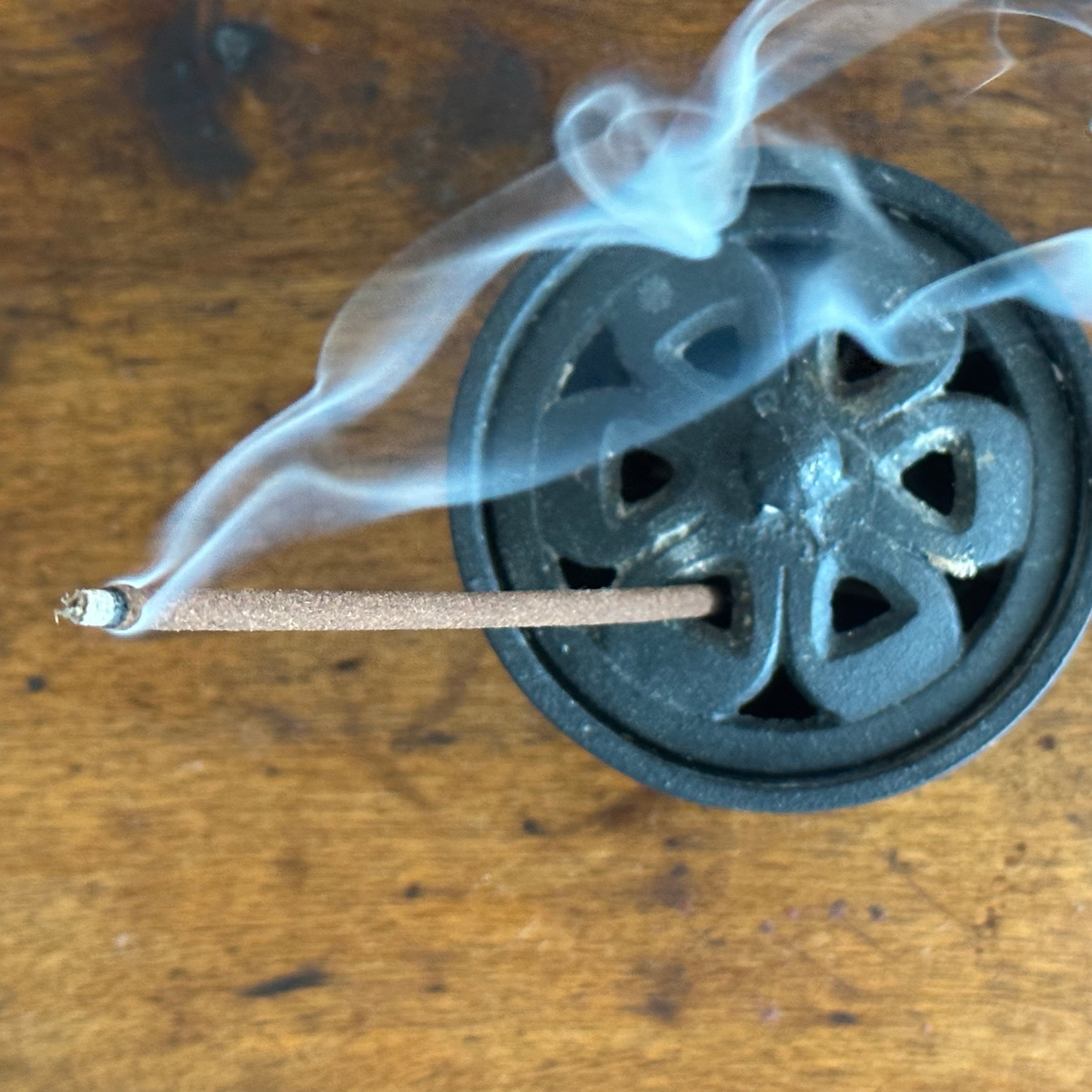 Räucherstäbchen und -gefässe - Atelier Tibet