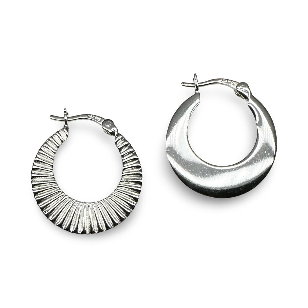 Boucles d'oreilles créoles en argent avec motif de rayons (20 mm)