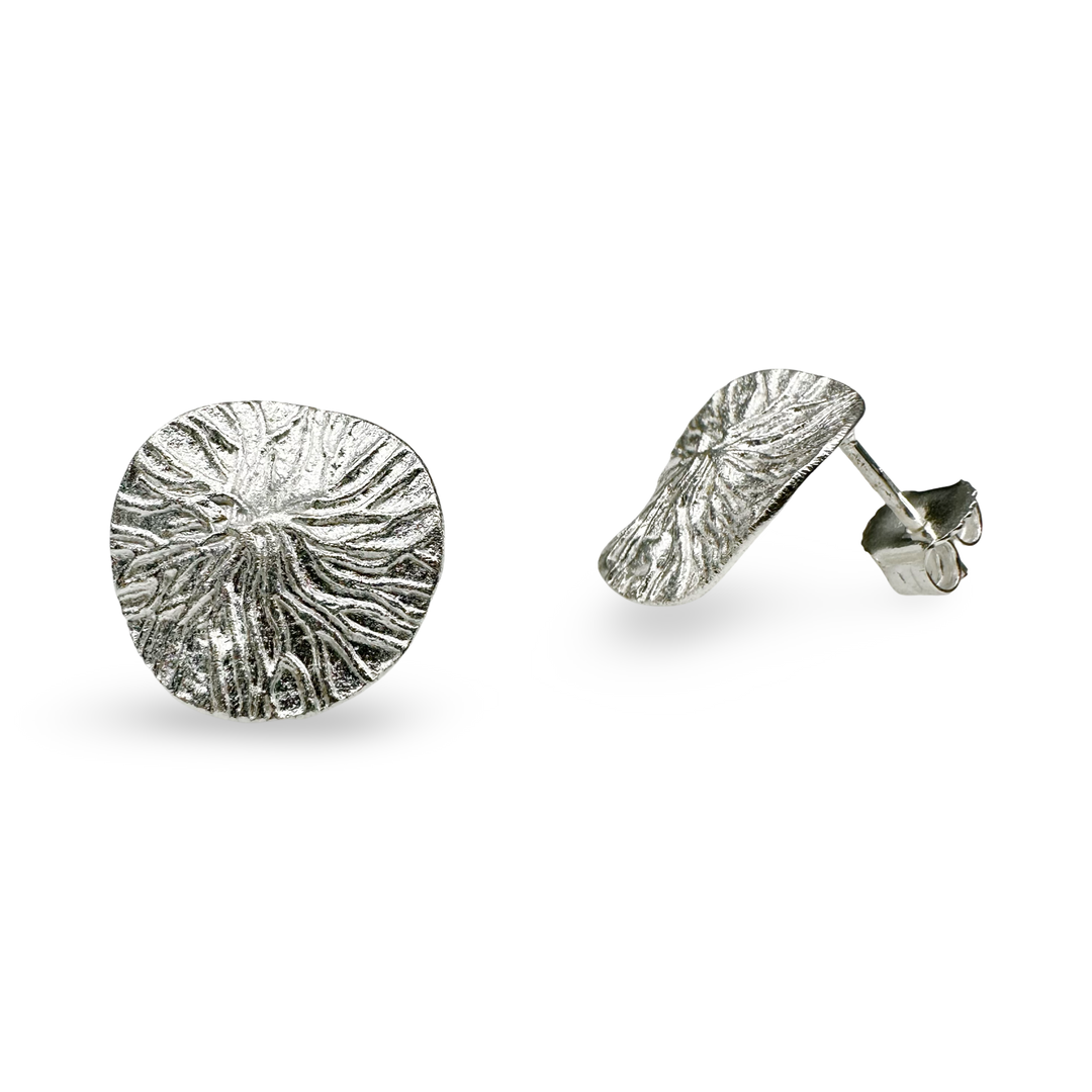 Eleganter Blatt-Ohrstecker aus Silber