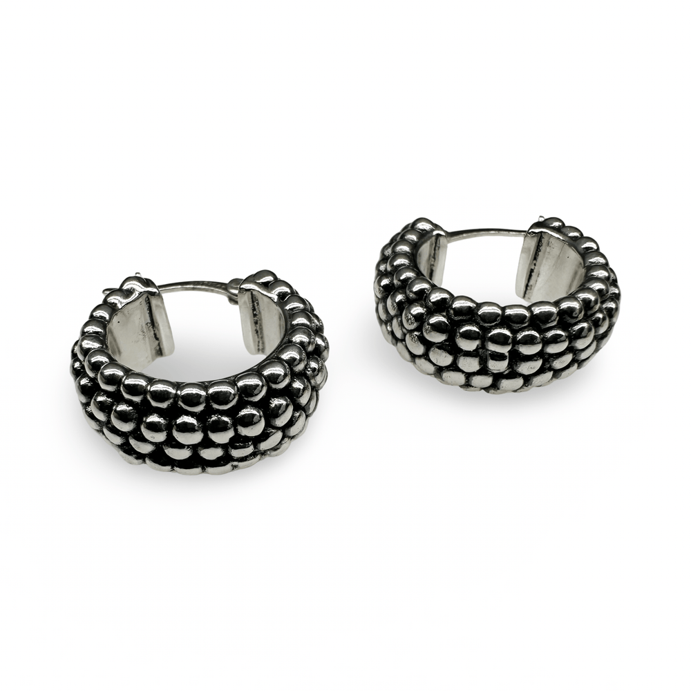 Breite Kreolen mit geschwärzter Silber - Perlen - Verzierung (Ø 20 mm) - Atelier Tibet