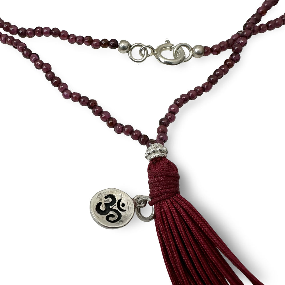 Granat - Kette mit Silber - «OM» - Atelier Tibet
