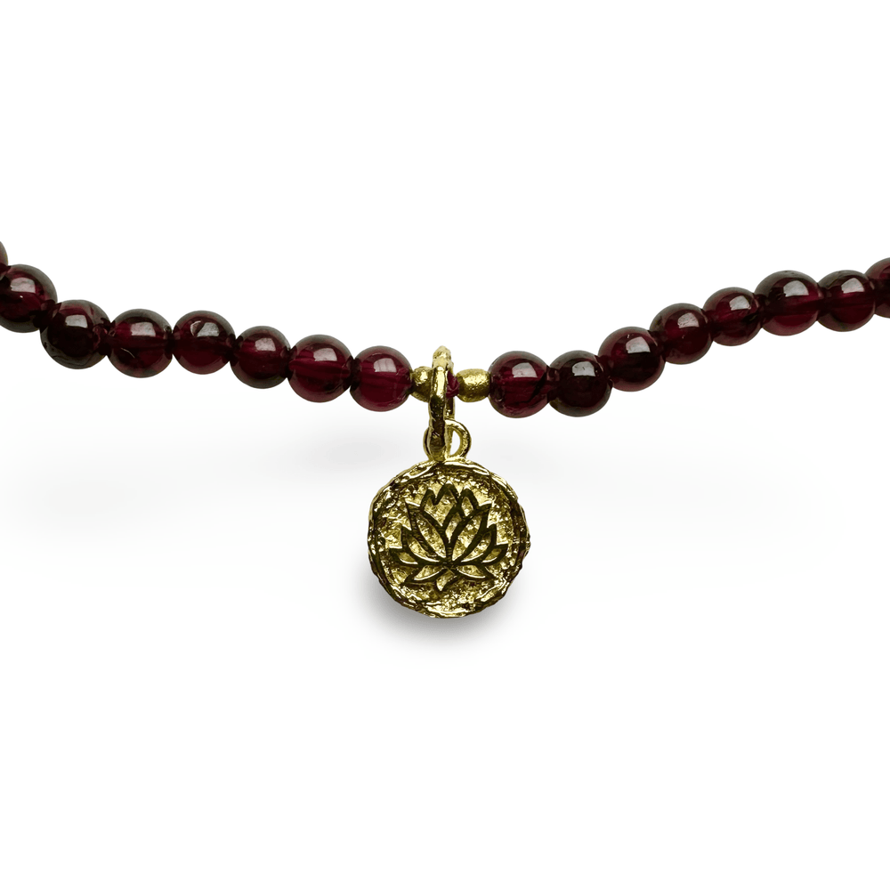 Granat - Kette mit vergoldetem Lotus - Anhänger - Atelier Tibet