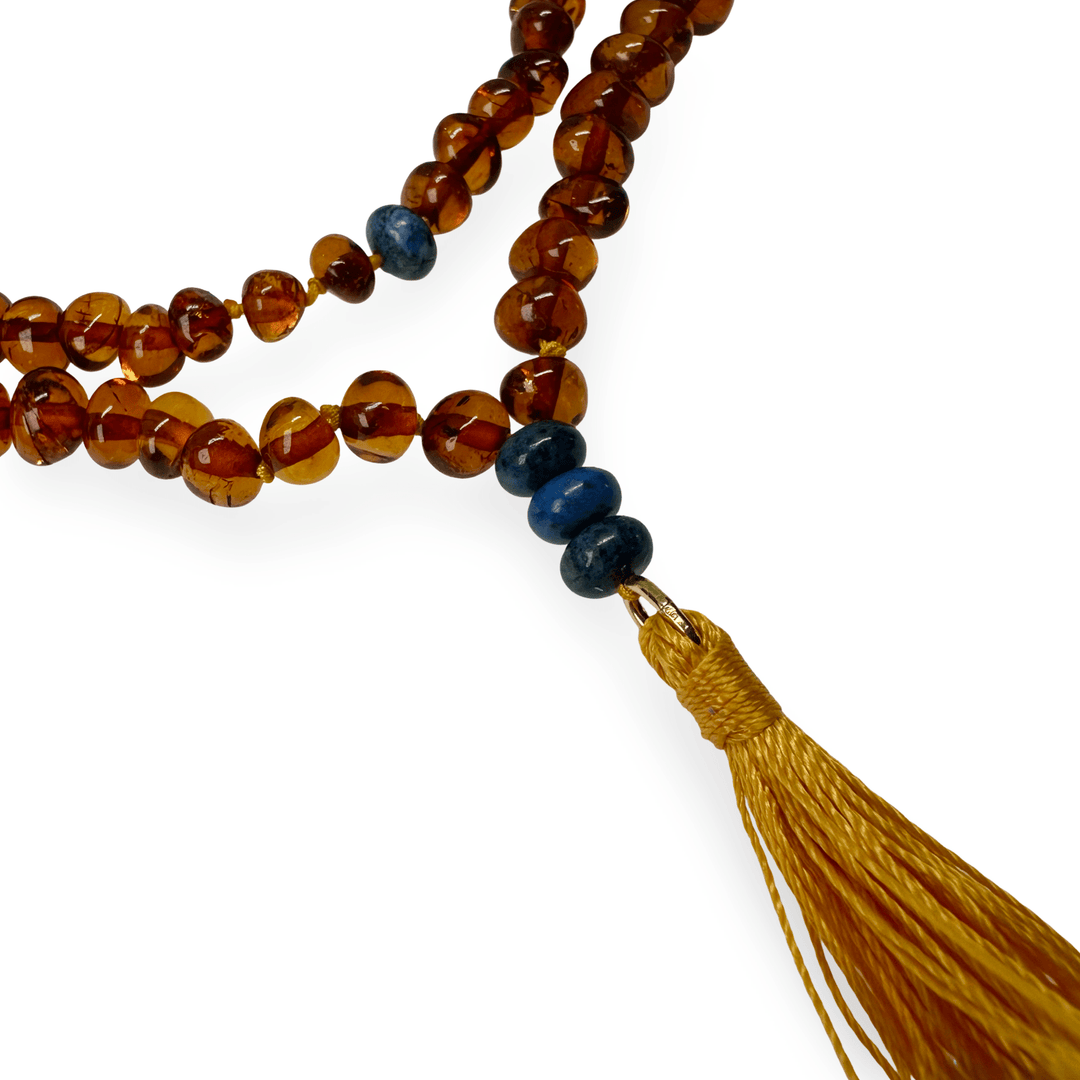 Halskette aus honigfarbigen Bernsteinen und blauem Dumortierit - Atelier Tibet