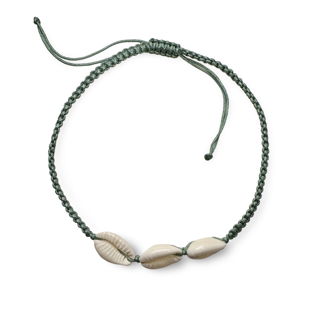 Handgeknüpftes Armband mit drei Muscheln, verschiedene Farben - Atelier Tibet