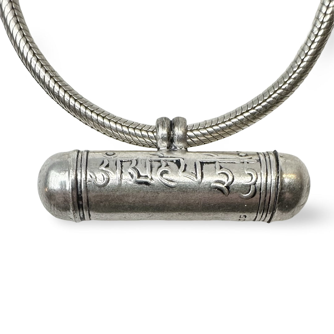 Kleiner Mantra Ghau Anhänger aus Silber - Atelier Tibet