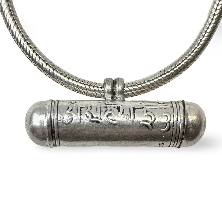 Kleiner Mantra Ghau Anhänger aus Silber - Atelier Tibet