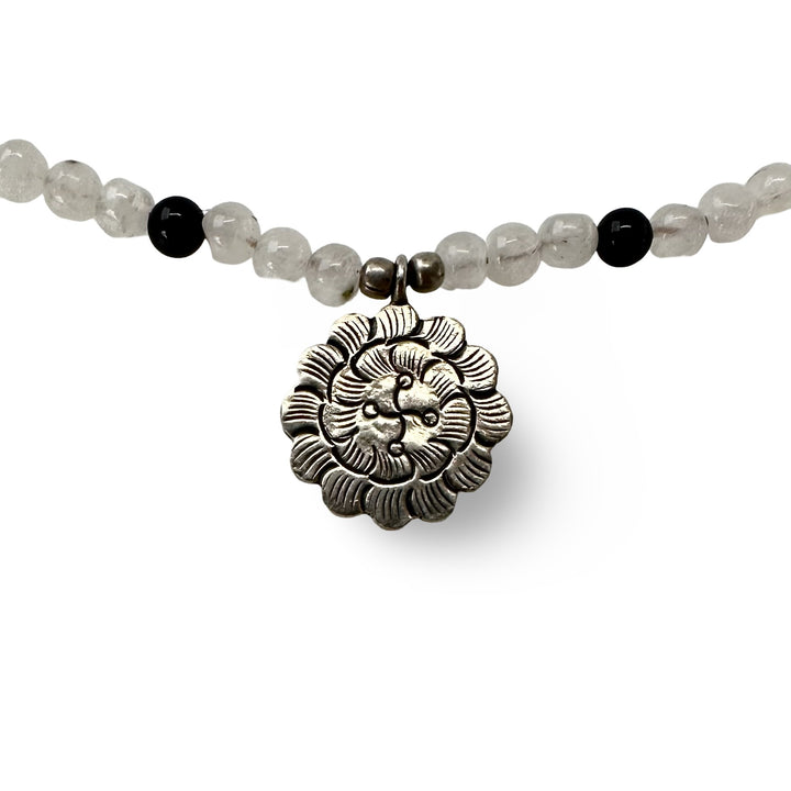 Mondstein - und Turmalin - Kette mit Lotus - Anhänger - Atelier Tibet