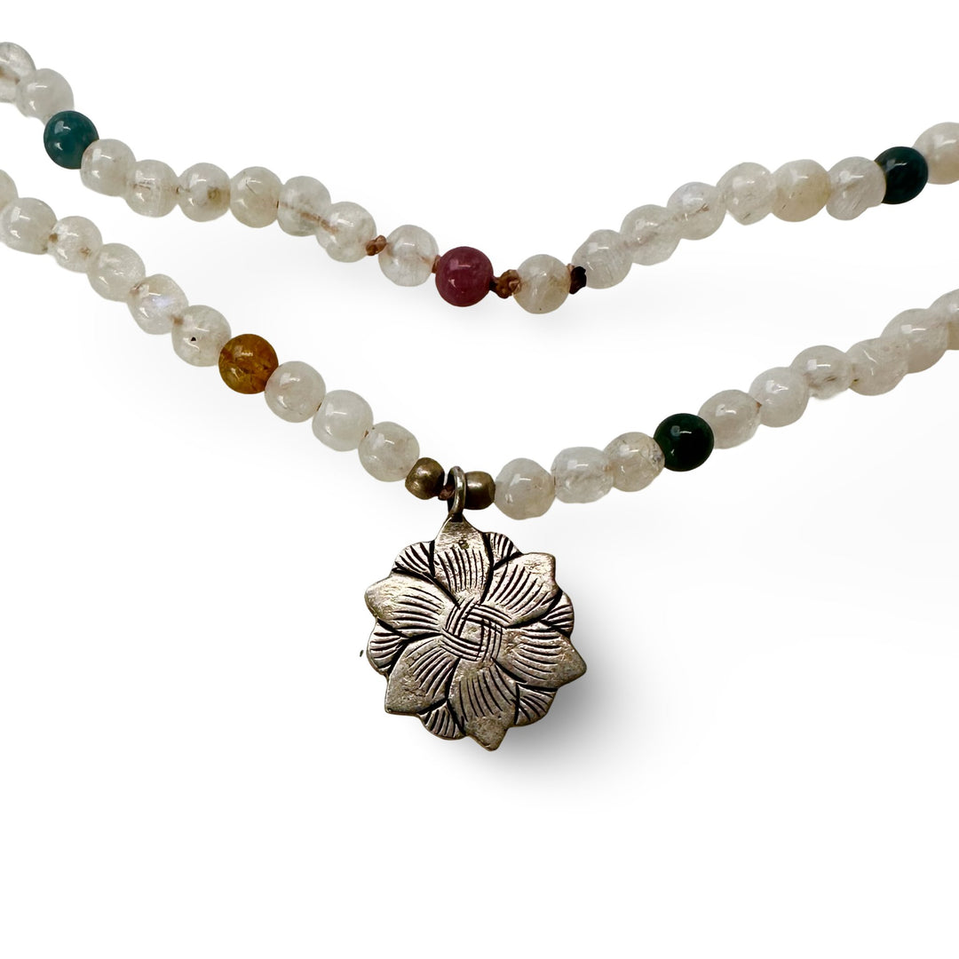 Mondstein - und Turmalin - Kette mit Lotus - Anhänger - Atelier Tibet