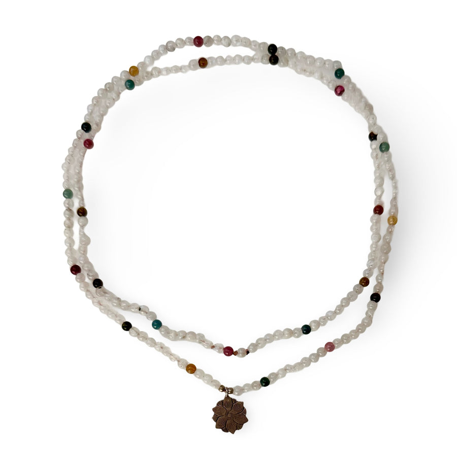 Mondstein - und Turmalin - Kette mit Lotus - Anhänger - Atelier Tibet