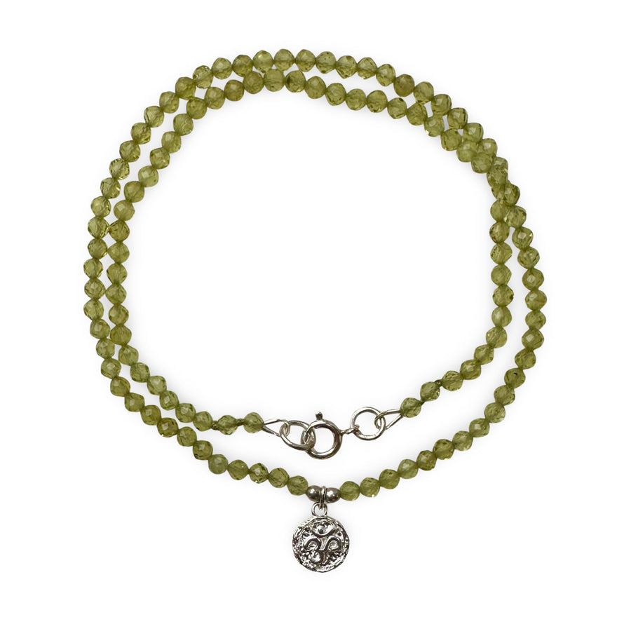 Peridot - Kette mit OM - Anhänger - Atelier Tibet