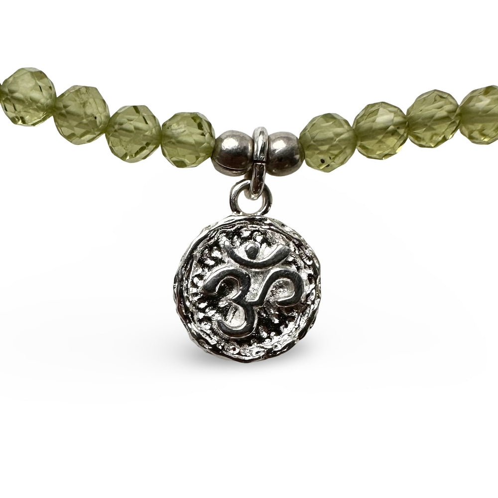 Peridot - Kette mit OM - Anhänger - Atelier Tibet