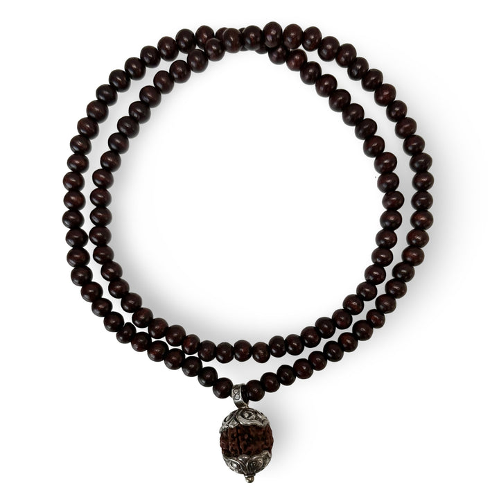 Rosenholz - Kette mit in Silber gefasster Rudraksha - Atelier Tibet