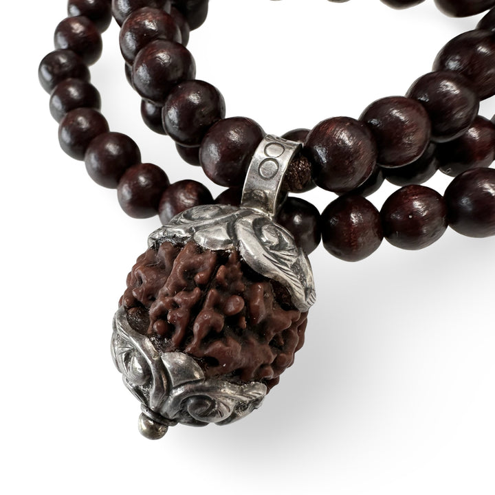 Rosenholz - Kette mit in Silber gefasster Rudraksha - Atelier Tibet
