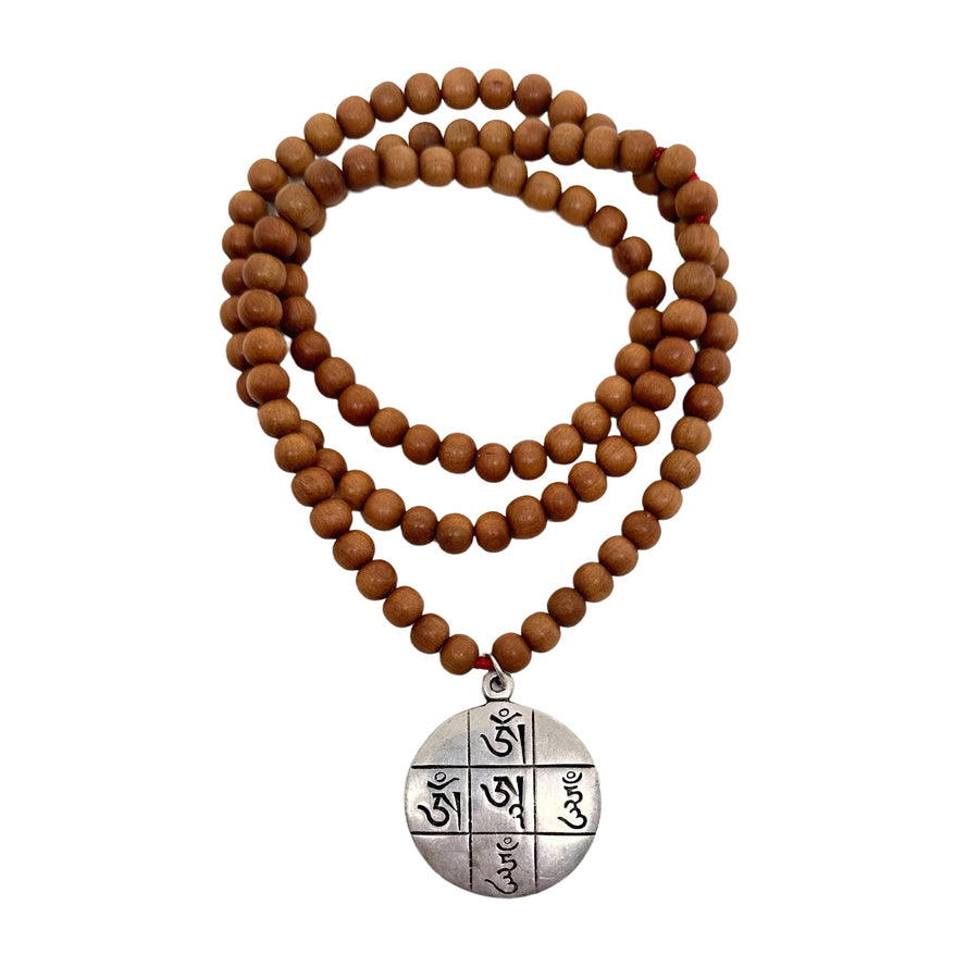 Sandelholz Mala Gebetskette mit Mantra-Anhänger - Atelier Tibet