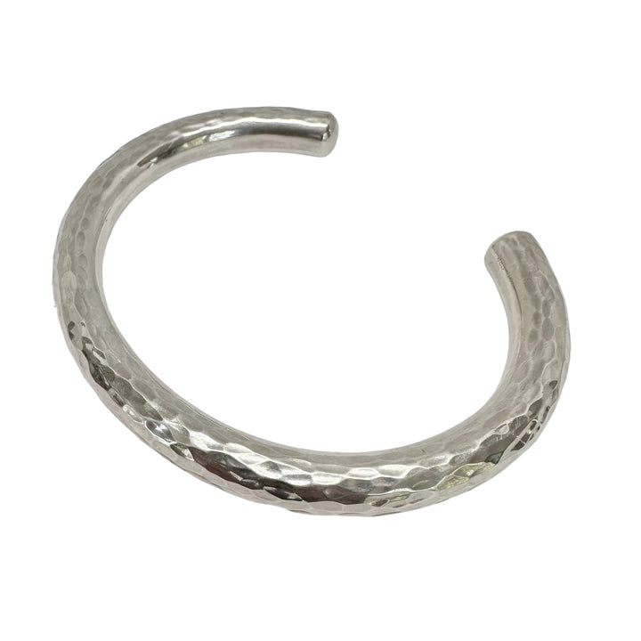 Schwerer, gehämmerter Armreif aus Silber - Atelier Tibet