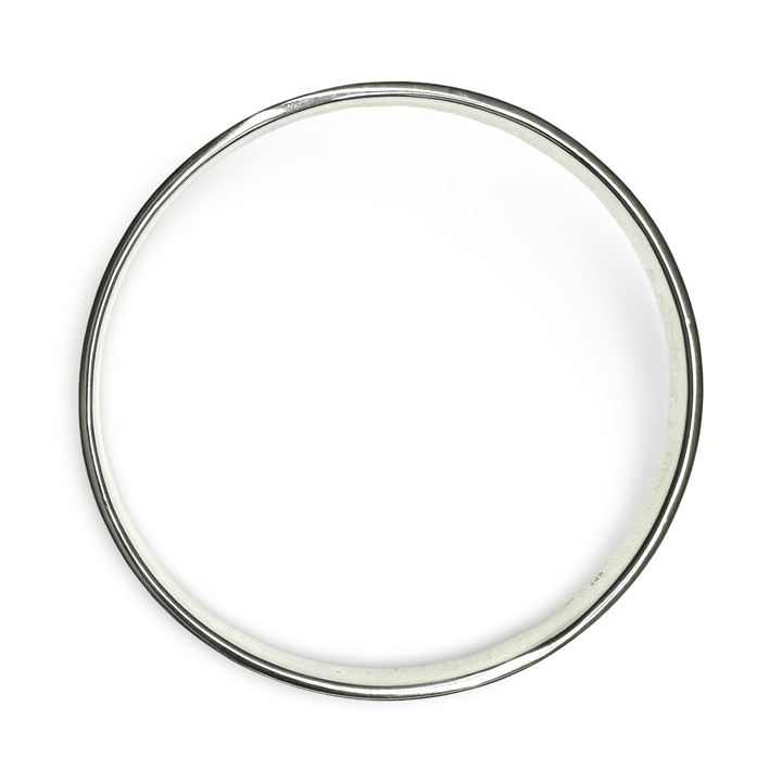 Solider, sanft gewölbter Armreif aus Silber - Atelier Tibet