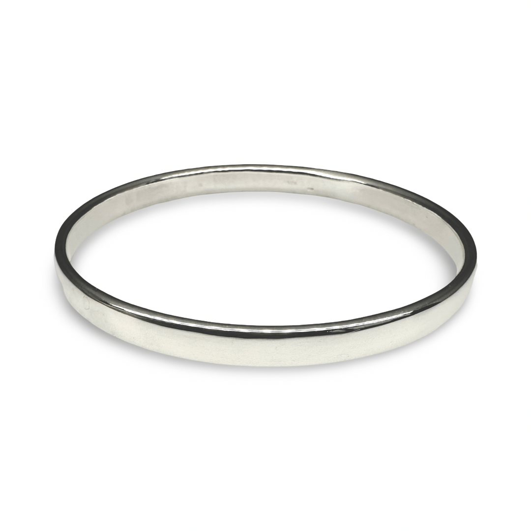 Solider, sanft gewölbter Armreif aus Silber - Atelier Tibet