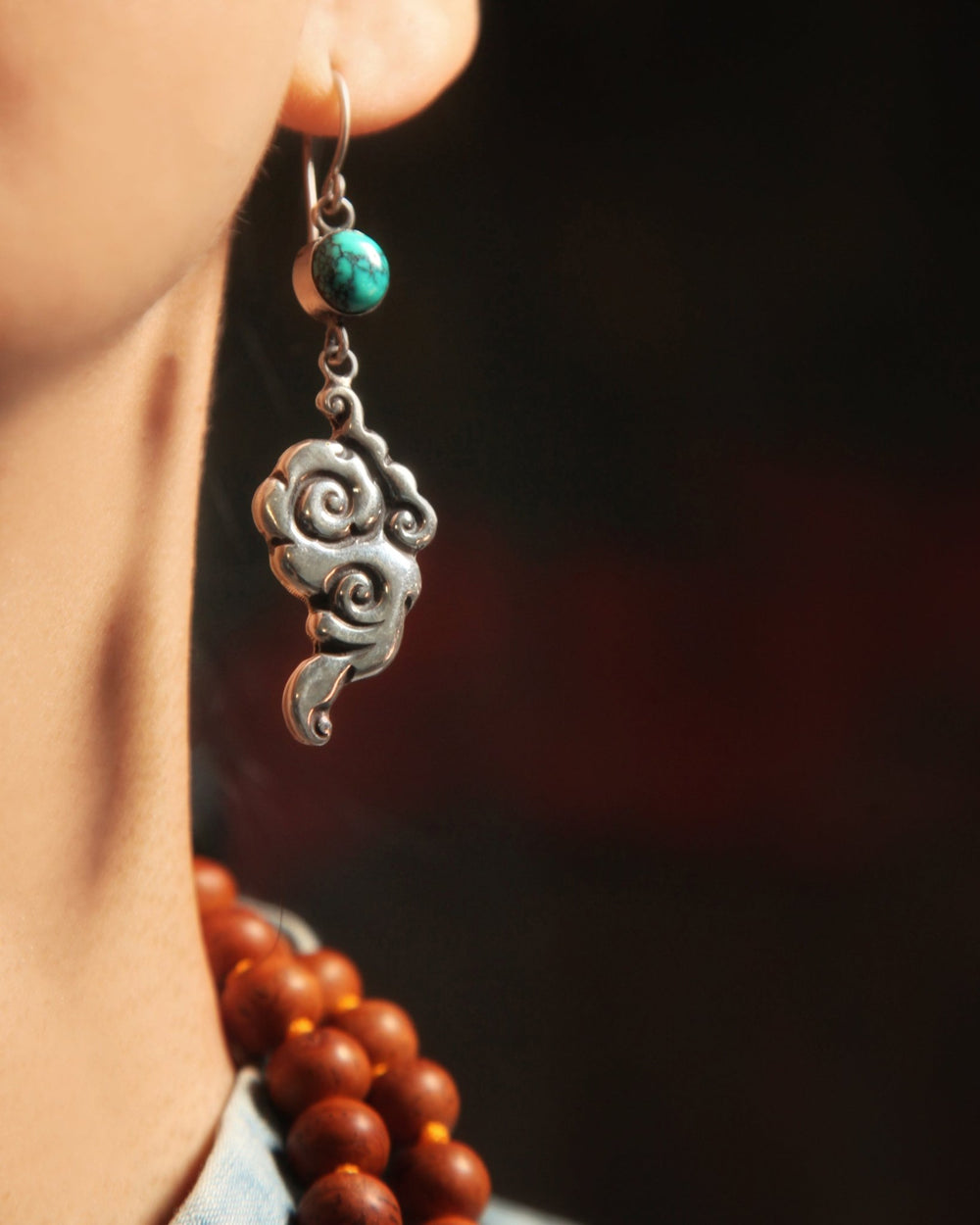 Tibetische Wolken Ohranhänger aus Silber mit Türkis - Atelier Tibet