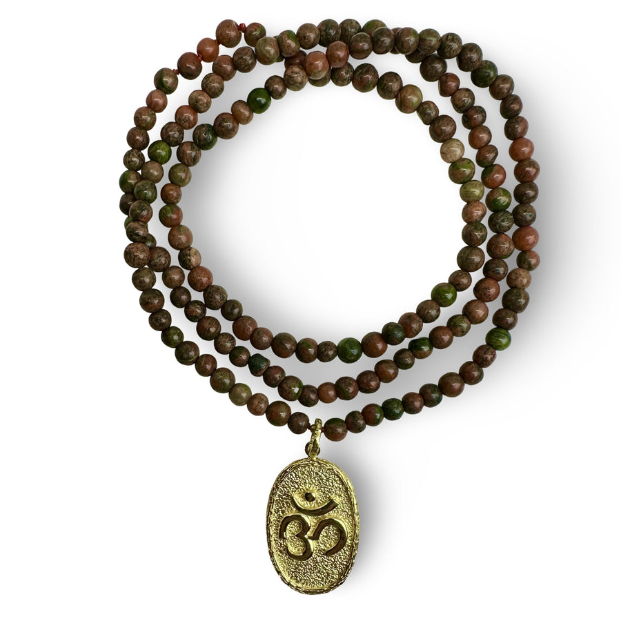 Unakit - Kette mit vergoldetem OM - Anhänger - Atelier Tibet