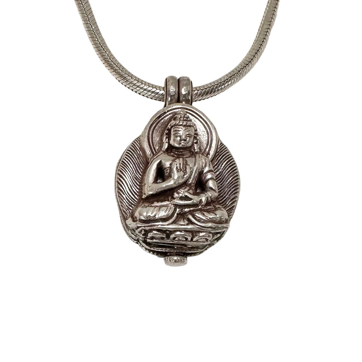 Amoghasiddhi Buddha Ghau Anhänger aus Silber - Atelier Tibet