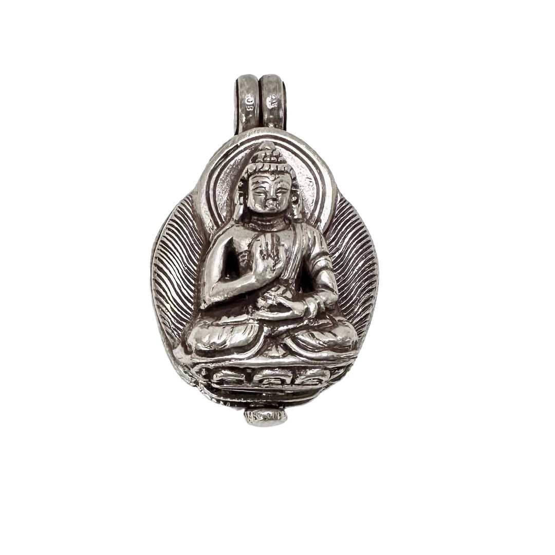 Amoghasiddhi Buddha Ghau Anhänger aus Silber - Atelier Tibet