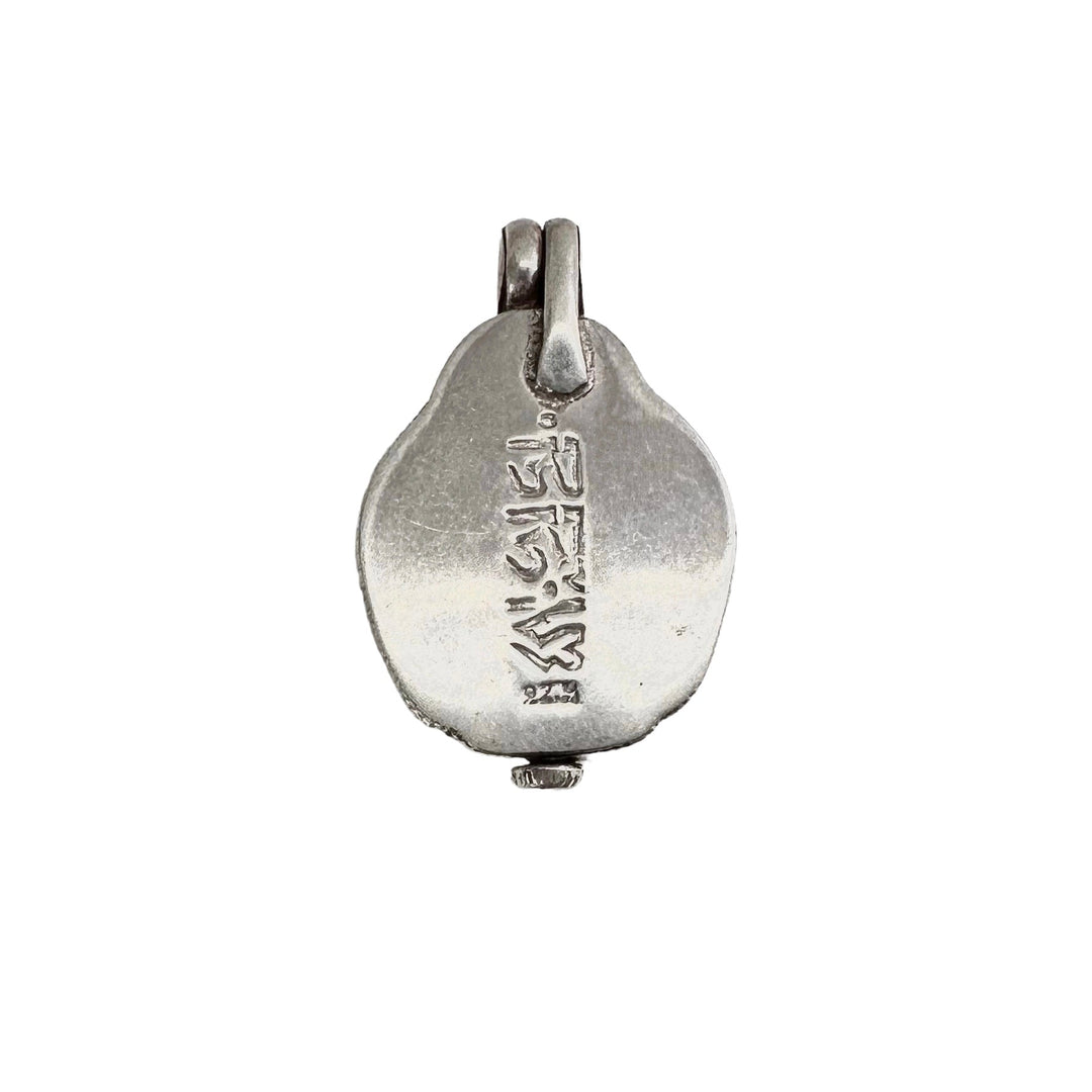 Amoghasiddhi Buddha Ghau Anhänger aus Silber - Atelier Tibet