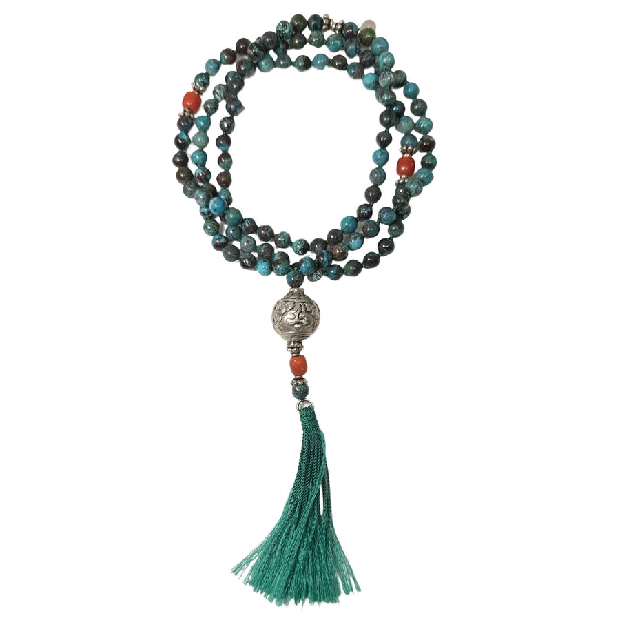 Chysokoll-Mala mit Korallen-Stücken, Silberperlen und Quaste - Atelier Tibet