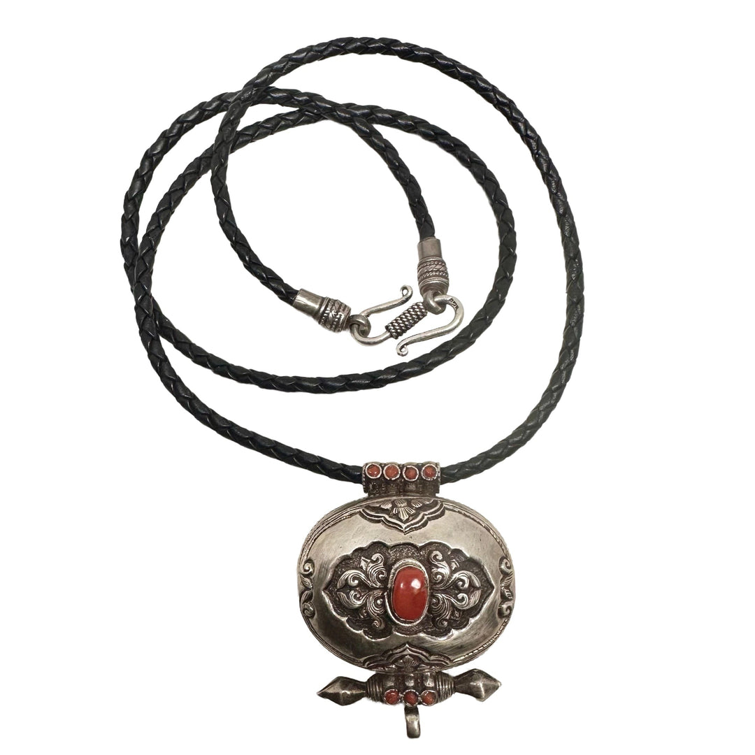 «Ghau» an geflochtenem Lederriemen - Atelier Tibet