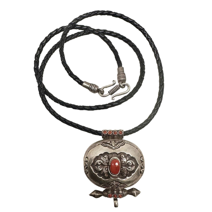 «Ghau» an geflochtenem Lederriemen - Atelier Tibet