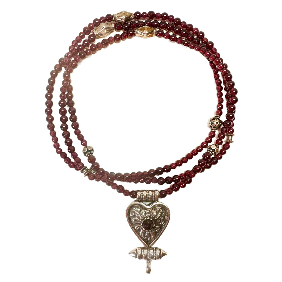 Granat-Kette mit «Ghau»-Anhänger - Atelier Tibet