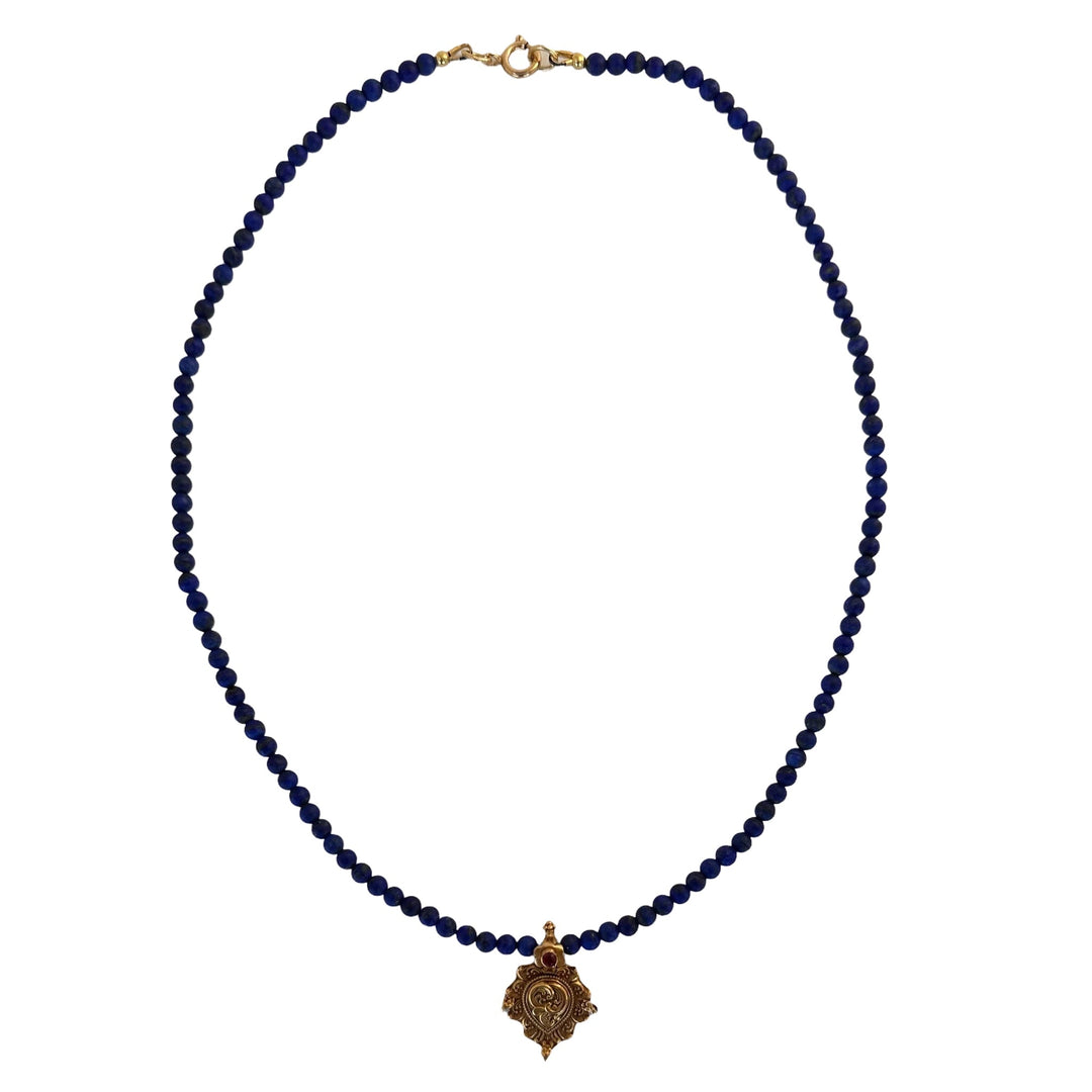 Limited Edition #6: Lapis Lazuli-Halskette mit antikem indischem Goldanhänger - nur 1 Stück! - Atelier Tibet