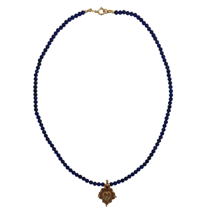 Limited Edition #6: Lapis Lazuli-Halskette mit antikem indischem Goldanhänger - nur 1 Stück! - Atelier Tibet