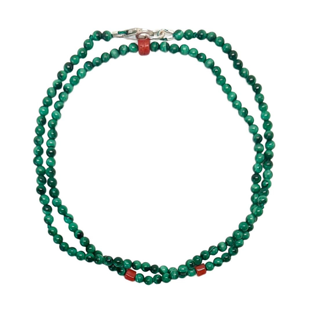 Malachit-Kette mit Korallen-Elementen - Atelier Tibet