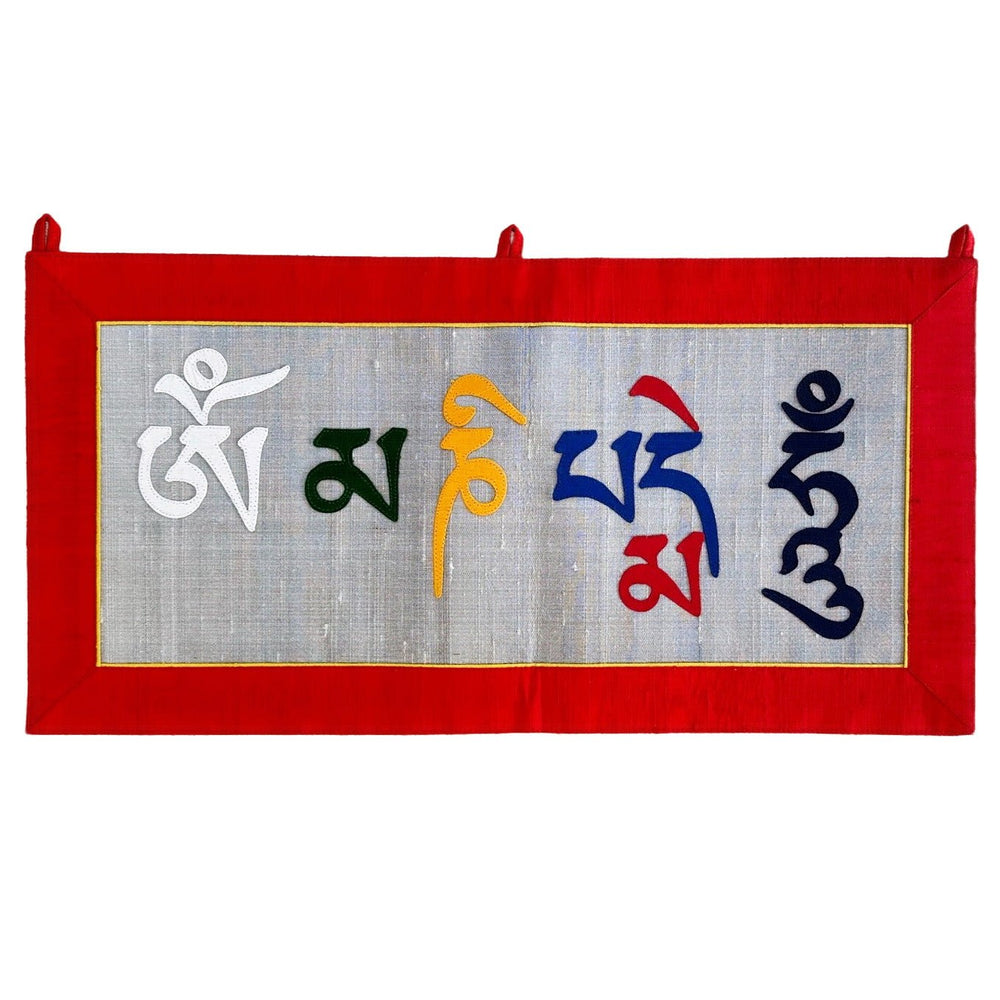 «Om Mani Padme Hum»-Wandbehang aus Seidenbrokat - Atelier Tibet