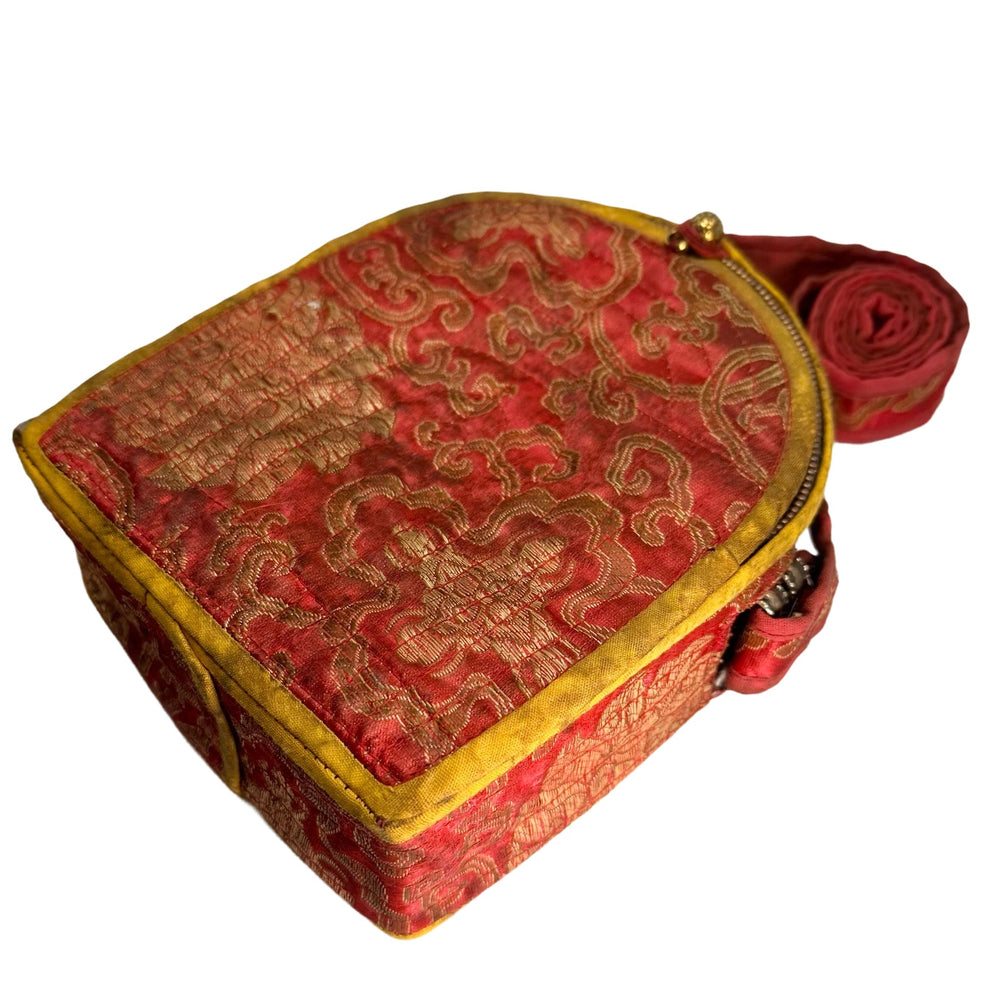 Tibetischer Reise-Altar «Ghau» mit Avalokiteshvara | Chenrezig Statue - Atelier Tibet