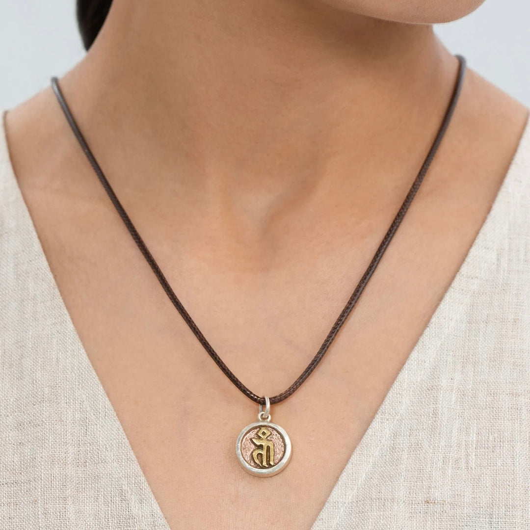 Kette mit Keimsilbe Tam, feuervergoldet · CHARU × Khyenle