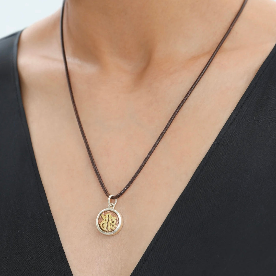 Kette mit Keimsilbe Dhih, feuervergoldet · CHARU × Khyenle