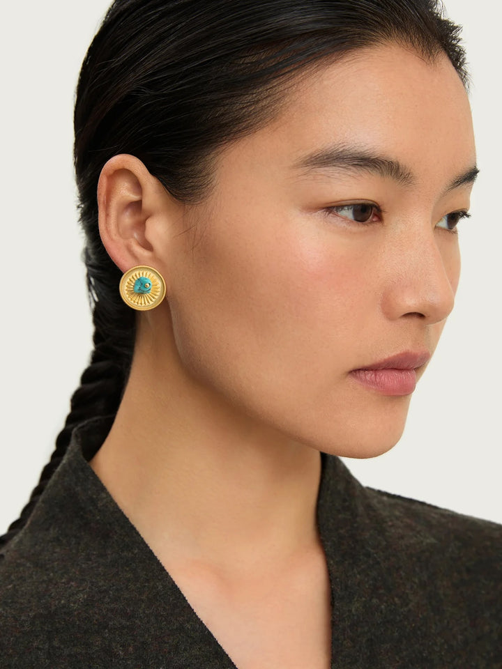 Vergoldete tibetische Ohrstecker mit Türkis · CHARU × Yitso