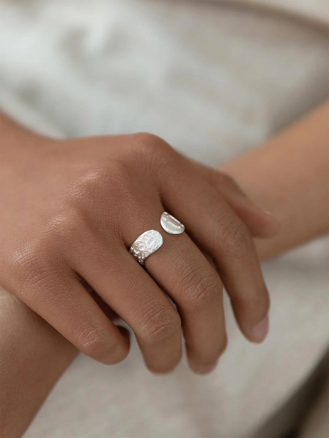 Ring «Schneeleoparden-Schwanz» aus Silber · CHARU × Yitso