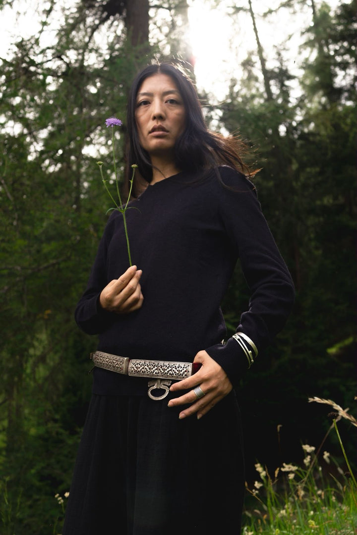 Cintura tibetana antica con placche d'argento traforate