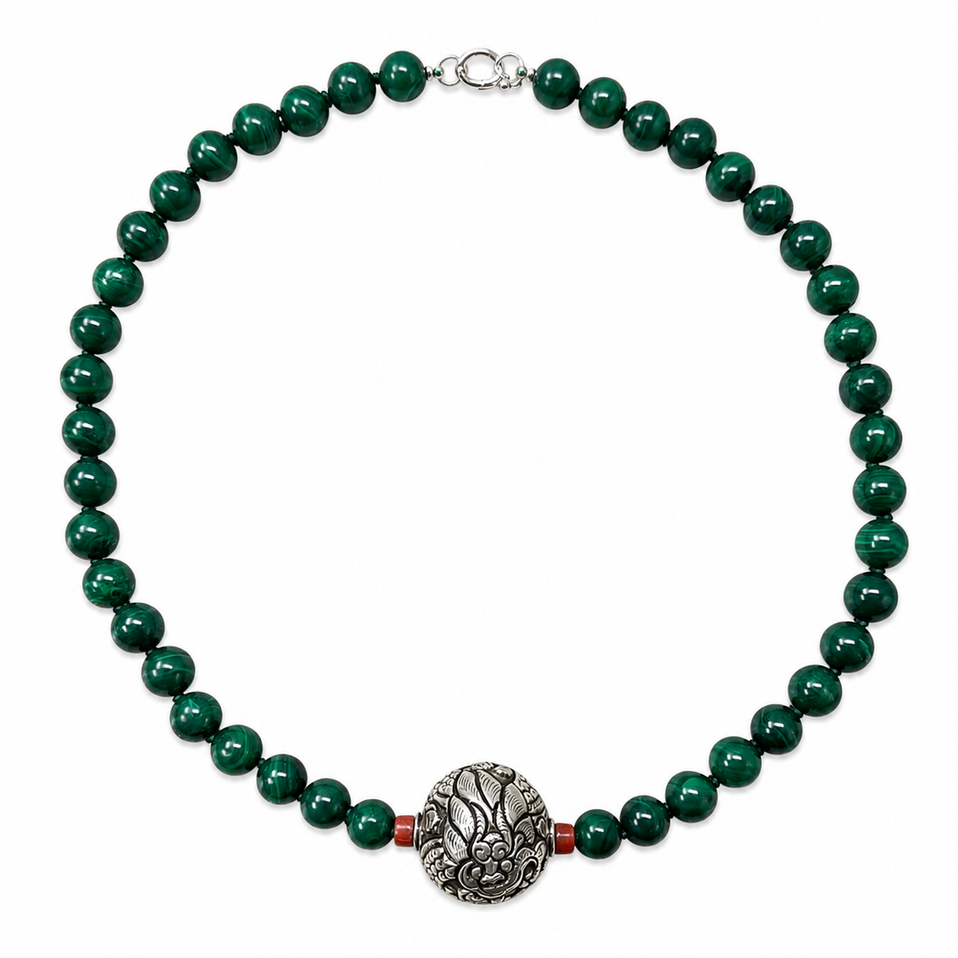 Collier en malachite avec perle dragon en argent et corail ancien