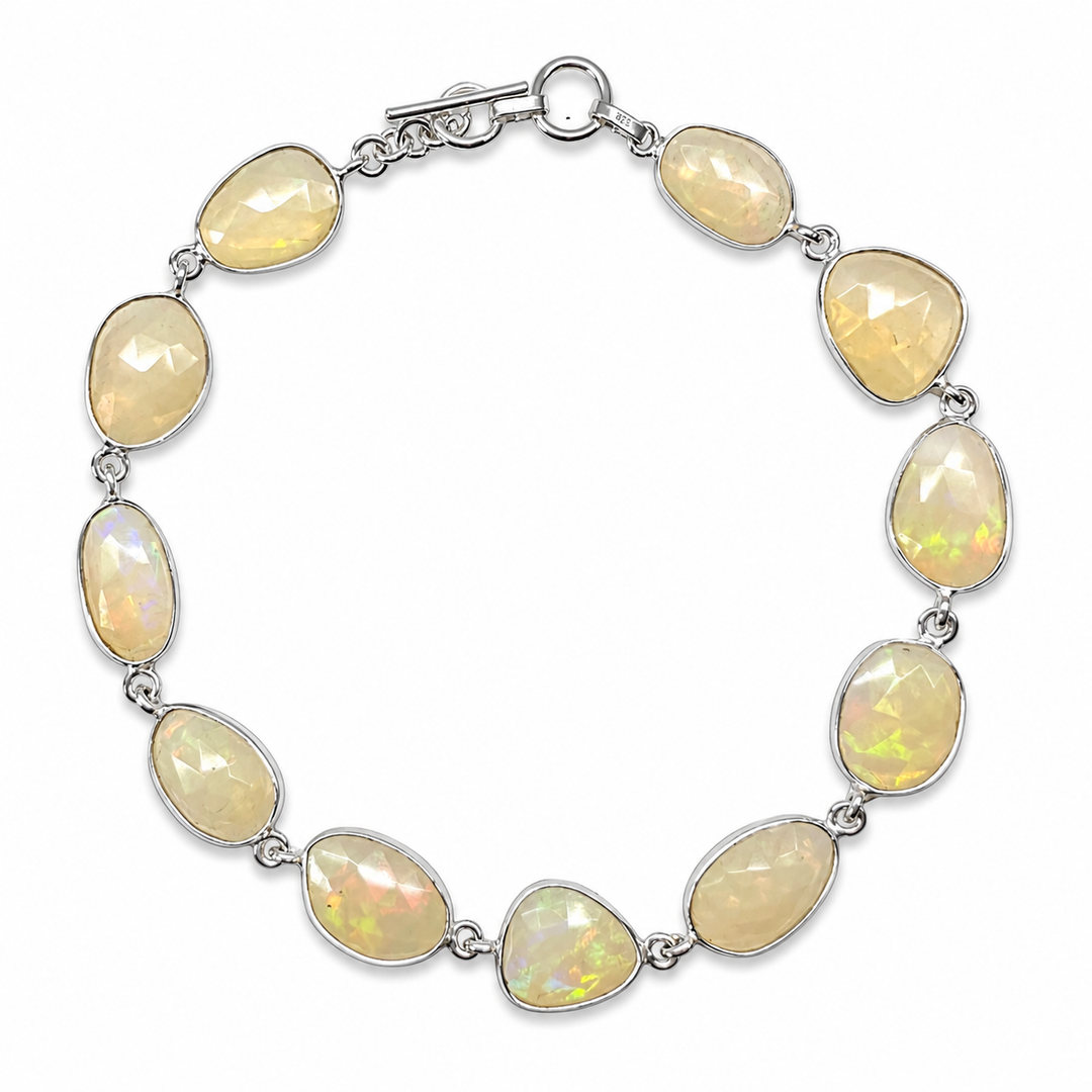 Markantes Armband aus Opal in Silberfassung