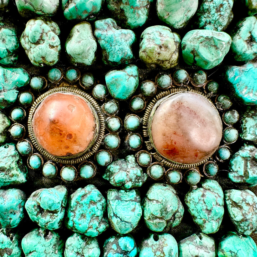 ཧི་མ་ལ་ཡའི་རི་རྩེ་ཆེན་པོ་གཡུ་དང་གཡུ་དམར་པོ།