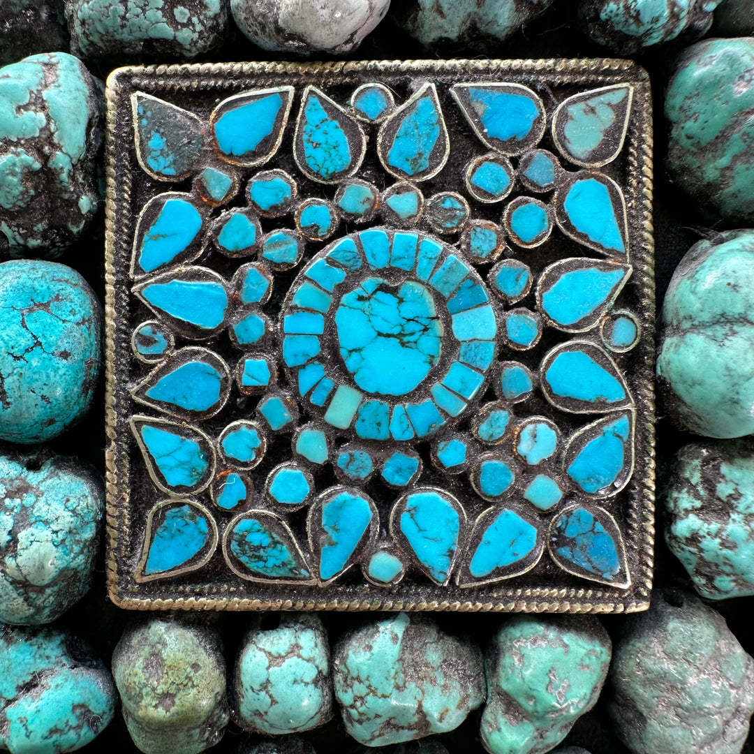 ཧི་མ་ལ་ཡའི་རི་རྩེ་ཆེན་པོ་གཡུ་དང་གཡུ་དམར་པོ།