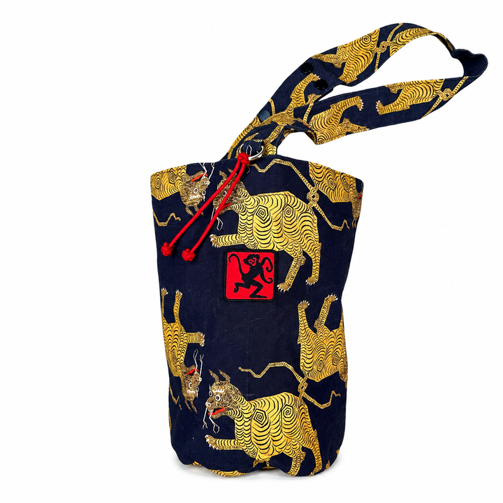Bucket Bag - Tibetischer Tiger, schwarz-gelb-rot · Studio Losel