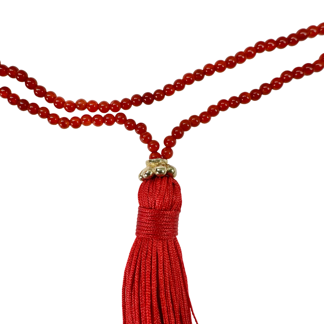 Halskette aus Karneol mit korallenroter Quaste