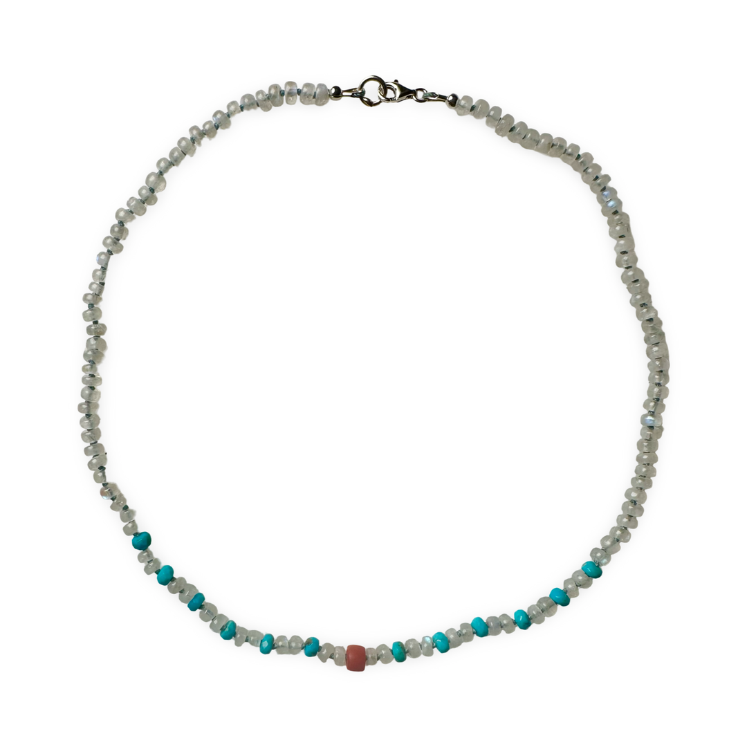 ཟླ་བའི་རྡོ་གཡུ་དང་བྱེ་མའི་སྐེ་རྒྱན།