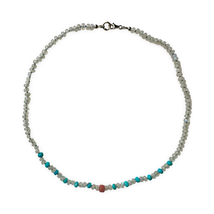 ཟླ་བའི་རྡོ་གཡུ་དང་བྱེ་མའི་སྐེ་རྒྱན།