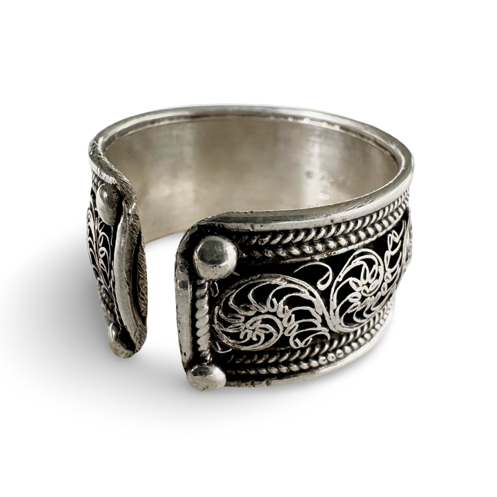 Traditional silver ring from Nepal - handmade in filigree work